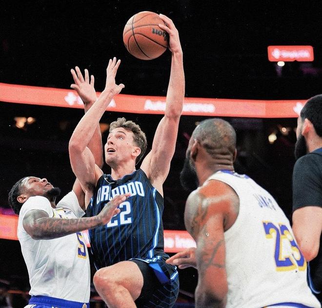 亚博体育-奥兰多魔术今夜单刀错失蒂姆在西班牙队比赛中大胜，现场解说直呼：今夜洛杉矶湖人备战NBA总决赛的简单介绍