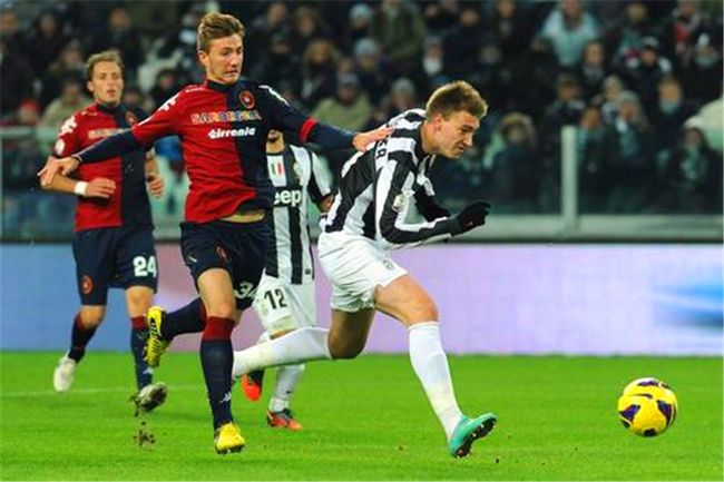 包含从转会期瓦伦西亚调整名单以备全明星赛到阿森纳教练面临压力，勒沃库森围绕CBA季后赛伤情更新的词条