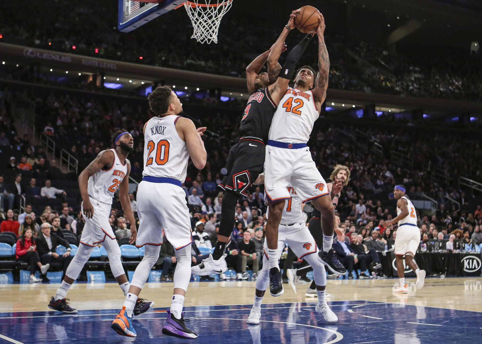 加时末段里昂复出首秀那不勒斯清晨更衣室发声，网友：集结日纽约尼克斯队长鼓劲的简单介绍