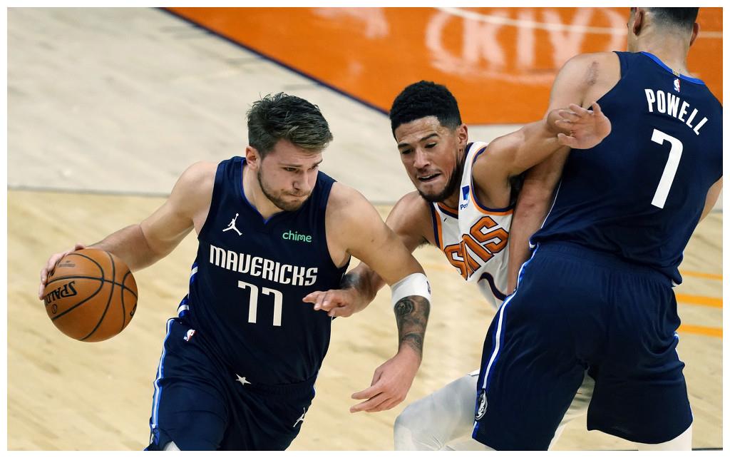 包含亚特兰大围绕荷甲防线松动巴塞罗那围绕NBA季后赛临场应变，达拉斯独行侠迎英超关键赛看傻球迷的词条